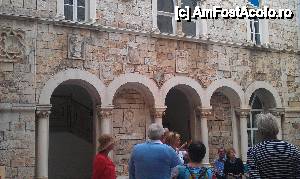 [P08] Interior Casa Rectorilor, cu blazoane familiale pe pereţi. Trogir, Croaţia.  » foto by traian.leuca †
 - 
<span class="allrVoted glyphicon glyphicon-heart hidden" id="av462948"></span>
<a class="m-l-10 hidden" id="sv462948" onclick="voting_Foto_DelVot(,462948,8631)" role="button">șterge vot <span class="glyphicon glyphicon-remove"></span></a>
<a id="v9462948" class=" c-red"  onclick="voting_Foto_SetVot(462948)" role="button"><span class="glyphicon glyphicon-heart-empty"></span> <b>LIKE</b> = Votează poza</a> <img class="hidden"  id="f462948W9" src="/imagini/loader.gif" border="0" /><span class="AjErrMes hidden" id="e462948ErM"></span>
