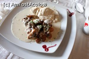 [P14] Râșnov, Restaurantul La Promenada, Piept de pui în sos gorgonzola » foto by mprofeanu
 - 
<span class="allrVoted glyphicon glyphicon-heart hidden" id="av821696"></span>
<a class="m-l-10 hidden" id="sv821696" onclick="voting_Foto_DelVot(,821696,8637)" role="button">șterge vot <span class="glyphicon glyphicon-remove"></span></a>
<a id="v9821696" class=" c-red"  onclick="voting_Foto_SetVot(821696)" role="button"><span class="glyphicon glyphicon-heart-empty"></span> <b>LIKE</b> = Votează poza</a> <img class="hidden"  id="f821696W9" src="/imagini/loader.gif" border="0" /><span class="AjErrMes hidden" id="e821696ErM"></span>