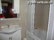 [P17] Baia camerei din Canakkale. In stanga se afla cabina de dus si camera cu vasul wc.  » foto by foxliviu71
 - 
<span class="allrVoted glyphicon glyphicon-heart hidden" id="av358807"></span>
<a class="m-l-10 hidden" id="sv358807" onclick="voting_Foto_DelVot(,358807,8653)" role="button">șterge vot <span class="glyphicon glyphicon-remove"></span></a>
<a id="v9358807" class=" c-red"  onclick="voting_Foto_SetVot(358807)" role="button"><span class="glyphicon glyphicon-heart-empty"></span> <b>LIKE</b> = Votează poza</a> <img class="hidden"  id="f358807W9" src="/imagini/loader.gif" border="0" /><span class="AjErrMes hidden" id="e358807ErM"></span>