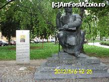 [P02] statuia episcopului Anton Martin Slomsek in parculetul in fata Catedralei » foto by amero
 - 
<span class="allrVoted glyphicon glyphicon-heart hidden" id="av321709"></span>
<a class="m-l-10 hidden" id="sv321709" onclick="voting_Foto_DelVot(,321709,8677)" role="button">șterge vot <span class="glyphicon glyphicon-remove"></span></a>
<a id="v9321709" class=" c-red"  onclick="voting_Foto_SetVot(321709)" role="button"><span class="glyphicon glyphicon-heart-empty"></span> <b>LIKE</b> = Votează poza</a> <img class="hidden"  id="f321709W9" src="/imagini/loader.gif" border="0" /><span class="AjErrMes hidden" id="e321709ErM"></span>