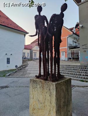 [P43] Grup statuar în cartierul evreiesc » foto by crismis
 - 
<span class="allrVoted glyphicon glyphicon-heart hidden" id="av1509407"></span>
<a class="m-l-10 hidden" id="sv1509407" onclick="voting_Foto_DelVot(,1509407,8677)" role="button">șterge vot <span class="glyphicon glyphicon-remove"></span></a>
<a id="v91509407" class=" c-red"  onclick="voting_Foto_SetVot(1509407)" role="button"><span class="glyphicon glyphicon-heart-empty"></span> <b>LIKE</b> = Votează poza</a> <img class="hidden"  id="f1509407W9" src="/imagini/loader.gif" border="0" /><span class="AjErrMes hidden" id="e1509407ErM"></span>