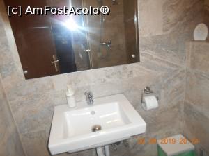 [P17] chiuveta din baie » foto by zlatna
 - 
<span class="allrVoted glyphicon glyphicon-heart hidden" id="av1111818"></span>
<a class="m-l-10 hidden" id="sv1111818" onclick="voting_Foto_DelVot(,1111818,8692)" role="button">șterge vot <span class="glyphicon glyphicon-remove"></span></a>
<a id="v91111818" class=" c-red"  onclick="voting_Foto_SetVot(1111818)" role="button"><span class="glyphicon glyphicon-heart-empty"></span> <b>LIKE</b> = Votează poza</a> <img class="hidden"  id="f1111818W9" src="/imagini/loader.gif" border="0" /><span class="AjErrMes hidden" id="e1111818ErM"></span>