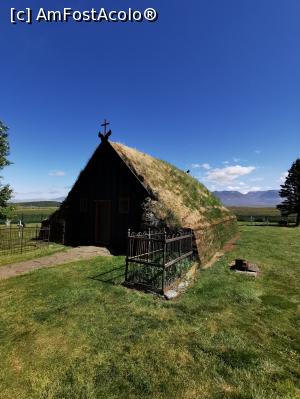 [P40] <strong>Vidimyrarkirkja - biserica din turf de lângă satul Varmahlid</strong> » foto by le_maitre
 - 
<span class="allrVoted glyphicon glyphicon-heart hidden" id="av1205147"></span>
<a class="m-l-10 hidden" id="sv1205147" onclick="voting_Foto_DelVot(,1205147,8786)" role="button">șterge vot <span class="glyphicon glyphicon-remove"></span></a>
<a id="v91205147" class=" c-red"  onclick="voting_Foto_SetVot(1205147)" role="button"><span class="glyphicon glyphicon-heart-empty"></span> <b>LIKE</b> = Votează poza</a> <img class="hidden"  id="f1205147W9" src="/imagini/loader.gif" border="0" /><span class="AjErrMes hidden" id="e1205147ErM"></span>