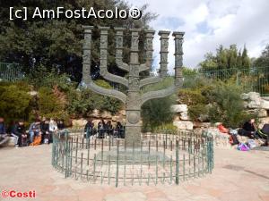 [P17] Menorah cu șapte brațe, operă a scukptorului evreu german Benno Elkan, aflată vizavi de Knesset » foto by Costi
 - 
<span class="allrVoted glyphicon glyphicon-heart hidden" id="av1138035"></span>
<a class="m-l-10 hidden" id="sv1138035" onclick="voting_Foto_DelVot(,1138035,8792)" role="button">șterge vot <span class="glyphicon glyphicon-remove"></span></a>
<a id="v91138035" class=" c-red"  onclick="voting_Foto_SetVot(1138035)" role="button"><span class="glyphicon glyphicon-heart-empty"></span> <b>LIKE</b> = Votează poza</a> <img class="hidden"  id="f1138035W9" src="/imagini/loader.gif" border="0" /><span class="AjErrMes hidden" id="e1138035ErM"></span>