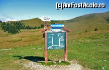 [P01] acesta este indicatorul de la Saua Dichiului - de la Cuibul Dorului pana aici drumul este asfaltat - restul e drum de piatra » foto by makedoank
 - 
<span class="allrVoted glyphicon glyphicon-heart hidden" id="av277688"></span>
<a class="m-l-10 hidden" id="sv277688" onclick="voting_Foto_DelVot(,277688,8828)" role="button">șterge vot <span class="glyphicon glyphicon-remove"></span></a>
<a id="v9277688" class=" c-red"  onclick="voting_Foto_SetVot(277688)" role="button"><span class="glyphicon glyphicon-heart-empty"></span> <b>LIKE</b> = Votează poza</a> <img class="hidden"  id="f277688W9" src="/imagini/loader.gif" border="0" /><span class="AjErrMes hidden" id="e277688ErM"></span>