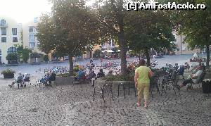 [P12] Scaune în piață pentru a urmări spectacolul de muzică și fanfară din orașul Bad Griesbach-Therme din Bavaria, Germania.  » foto by traian.leuca †
 - 
<span class="allrVoted glyphicon glyphicon-heart hidden" id="av581158"></span>
<a class="m-l-10 hidden" id="sv581158" onclick="voting_Foto_DelVot(,581158,8893)" role="button">șterge vot <span class="glyphicon glyphicon-remove"></span></a>
<a id="v9581158" class=" c-red"  onclick="voting_Foto_SetVot(581158)" role="button"><span class="glyphicon glyphicon-heart-empty"></span> <b>LIKE</b> = Votează poza</a> <img class="hidden"  id="f581158W9" src="/imagini/loader.gif" border="0" /><span class="AjErrMes hidden" id="e581158ErM"></span>