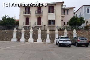 [P20] Statuile episcopilor Kalamatei » foto by Carmen Ion
 - 
<span class="allrVoted glyphicon glyphicon-heart hidden" id="av1266296"></span>
<a class="m-l-10 hidden" id="sv1266296" onclick="voting_Foto_DelVot(,1266296,8969)" role="button">șterge vot <span class="glyphicon glyphicon-remove"></span></a>
<a id="v91266296" class=" c-red"  onclick="voting_Foto_SetVot(1266296)" role="button"><span class="glyphicon glyphicon-heart-empty"></span> <b>LIKE</b> = Votează poza</a> <img class="hidden"  id="f1266296W9" src="/imagini/loader.gif" border="0" /><span class="AjErrMes hidden" id="e1266296ErM"></span>