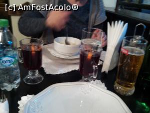 [P16] La restaurantul 'Gustari', servim un aperitiv divin, compus din bere si vin.  » foto by dorgo
 - 
<span class="allrVoted glyphicon glyphicon-heart hidden" id="av828882"></span>
<a class="m-l-10 hidden" id="sv828882" onclick="voting_Foto_DelVot(,828882,8978)" role="button">șterge vot <span class="glyphicon glyphicon-remove"></span></a>
<a id="v9828882" class=" c-red"  onclick="voting_Foto_SetVot(828882)" role="button"><span class="glyphicon glyphicon-heart-empty"></span> <b>LIKE</b> = Votează poza</a> <img class="hidden"  id="f828882W9" src="/imagini/loader.gif" border="0" /><span class="AjErrMes hidden" id="e828882ErM"></span>