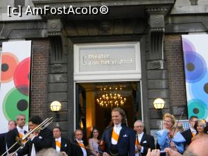 [P21] Maastricht musical- Andre Rieu zâmbind cu drag admiratorilor din fața teatrului Vrijthof » foto by doina_c24
 - 
<span class="allrVoted glyphicon glyphicon-heart hidden" id="av761891"></span>
<a class="m-l-10 hidden" id="sv761891" onclick="voting_Foto_DelVot(,761891,8990)" role="button">șterge vot <span class="glyphicon glyphicon-remove"></span></a>
<a id="v9761891" class=" c-red"  onclick="voting_Foto_SetVot(761891)" role="button"><span class="glyphicon glyphicon-heart-empty"></span> <b>LIKE</b> = Votează poza</a> <img class="hidden"  id="f761891W9" src="/imagini/loader.gif" border="0" /><span class="AjErrMes hidden" id="e761891ErM"></span>