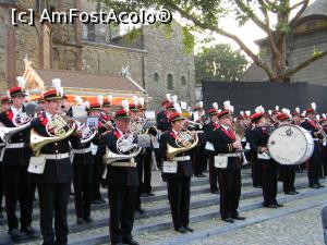 [P03] Maastricht musical- fanfara ce dă onorul spectatorilor din Vrijthof » foto by doina_c24
 - 
<span class="allrVoted glyphicon glyphicon-heart hidden" id="av761859"></span>
<a class="m-l-10 hidden" id="sv761859" onclick="voting_Foto_DelVot(,761859,8990)" role="button">șterge vot <span class="glyphicon glyphicon-remove"></span></a>
<a id="v9761859" class=" c-red"  onclick="voting_Foto_SetVot(761859)" role="button"><span class="glyphicon glyphicon-heart-empty"></span> <b>LIKE</b> = Votează poza</a> <img class="hidden"  id="f761859W9" src="/imagini/loader.gif" border="0" /><span class="AjErrMes hidden" id="e761859ErM"></span>