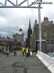[P53] De aici incepe Royal Mile. » foto by TraianS
 - 
<span class="allrVoted glyphicon glyphicon-heart hidden" id="av204687"></span>
<a class="m-l-10 hidden" id="sv204687" onclick="voting_Foto_DelVot(,204687,9014)" role="button">șterge vot <span class="glyphicon glyphicon-remove"></span></a>
<a id="v9204687" class=" c-red"  onclick="voting_Foto_SetVot(204687)" role="button"><span class="glyphicon glyphicon-heart-empty"></span> <b>LIKE</b> = Votează poza</a> <img class="hidden"  id="f204687W9" src="/imagini/loader.gif" border="0" /><span class="AjErrMes hidden" id="e204687ErM"></span>