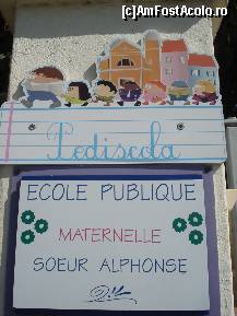 [P78] gradinita si scoala primara. mi-a placut foarte mult afisul. m-am apropiat si m-am ingrozit: copiii plini de paduchi, nu erau primiti la scoala pana la despaduchere. am fost cam socata de situatie, mai ales ca vazusem anterior in vitrinele farmaciilor reclame imense la solutie antipaduchi » foto by a.sr*
 - 
<span class="allrVoted glyphicon glyphicon-heart hidden" id="av269843"></span>
<a class="m-l-10 hidden" id="sv269843" onclick="voting_Foto_DelVot(,269843,9033)" role="button">șterge vot <span class="glyphicon glyphicon-remove"></span></a>
<a id="v9269843" class=" c-red"  onclick="voting_Foto_SetVot(269843)" role="button"><span class="glyphicon glyphicon-heart-empty"></span> <b>LIKE</b> = Votează poza</a> <img class="hidden"  id="f269843W9" src="/imagini/loader.gif" border="0" /><span class="AjErrMes hidden" id="e269843ErM"></span>