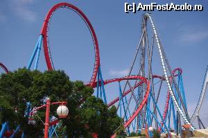 [P06] Shambhala (cel alb) şi Dragon Khan (cel roşu) - cele mai tari roller coastere din parc » foto by cdiana
 - 
<span class="allrVoted glyphicon glyphicon-heart hidden" id="av533186"></span>
<a class="m-l-10 hidden" id="sv533186" onclick="voting_Foto_DelVot(,533186,9107)" role="button">șterge vot <span class="glyphicon glyphicon-remove"></span></a>
<a id="v9533186" class=" c-red"  onclick="voting_Foto_SetVot(533186)" role="button"><span class="glyphicon glyphicon-heart-empty"></span> <b>LIKE</b> = Votează poza</a> <img class="hidden"  id="f533186W9" src="/imagini/loader.gif" border="0" /><span class="AjErrMes hidden" id="e533186ErM"></span>