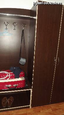[P07] Dulapul si cuierul din hol. În dulap mai multe umeraşe, lenjerie de oat, perne şi pilote » foto by pepsi70ro
 - 
<span class="allrVoted glyphicon glyphicon-heart hidden" id="av468678"></span>
<a class="m-l-10 hidden" id="sv468678" onclick="voting_Foto_DelVot(,468678,9144)" role="button">șterge vot <span class="glyphicon glyphicon-remove"></span></a>
<a id="v9468678" class=" c-red"  onclick="voting_Foto_SetVot(468678)" role="button"><span class="glyphicon glyphicon-heart-empty"></span> <b>LIKE</b> = Votează poza</a> <img class="hidden"  id="f468678W9" src="/imagini/loader.gif" border="0" /><span class="AjErrMes hidden" id="e468678ErM"></span>