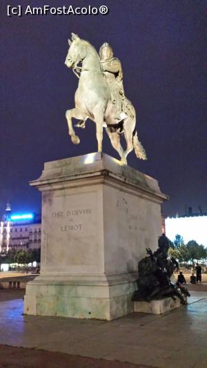[P10] Piata Bellecour e plata, exceptand statuia lui Ludovic al XIV-lea.  » foto by senateo
 - 
<span class="allrVoted glyphicon glyphicon-heart hidden" id="av794362"></span>
<a class="m-l-10 hidden" id="sv794362" onclick="voting_Foto_DelVot(,794362,9297)" role="button">șterge vot <span class="glyphicon glyphicon-remove"></span></a>
<a id="v9794362" class=" c-red"  onclick="voting_Foto_SetVot(794362)" role="button"><span class="glyphicon glyphicon-heart-empty"></span> <b>LIKE</b> = Votează poza</a> <img class="hidden"  id="f794362W9" src="/imagini/loader.gif" border="0" /><span class="AjErrMes hidden" id="e794362ErM"></span>