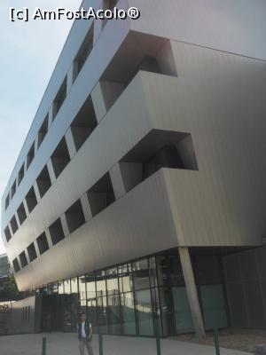 [P23] Universite Lumiere: o clădire modernă la începutul campusului de la marginea orașului » foto by diacrys*
 - 
<span class="allrVoted glyphicon glyphicon-heart hidden" id="av788161"></span>
<a class="m-l-10 hidden" id="sv788161" onclick="voting_Foto_DelVot(,788161,9297)" role="button">șterge vot <span class="glyphicon glyphicon-remove"></span></a>
<a id="v9788161" class=" c-red"  onclick="voting_Foto_SetVot(788161)" role="button"><span class="glyphicon glyphicon-heart-empty"></span> <b>LIKE</b> = Votează poza</a> <img class="hidden"  id="f788161W9" src="/imagini/loader.gif" border="0" /><span class="AjErrMes hidden" id="e788161ErM"></span>