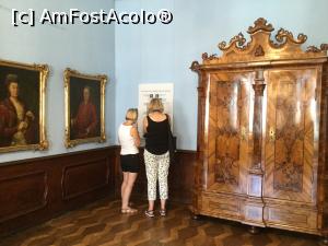 [P42] Palatul Schaezler - doamnele studiau un arbore genealogic iar eu admiram dulapul » foto by mishu
 - 
<span class="allrVoted glyphicon glyphicon-heart hidden" id="av1194109"></span>
<a class="m-l-10 hidden" id="sv1194109" onclick="voting_Foto_DelVot(,1194109,9315)" role="button">șterge vot <span class="glyphicon glyphicon-remove"></span></a>
<a id="v91194109" class=" c-red"  onclick="voting_Foto_SetVot(1194109)" role="button"><span class="glyphicon glyphicon-heart-empty"></span> <b>LIKE</b> = Votează poza</a> <img class="hidden"  id="f1194109W9" src="/imagini/loader.gif" border="0" /><span class="AjErrMes hidden" id="e1194109ErM"></span>