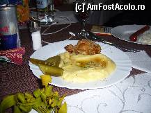 [P03] meniul din noaptea de revelion - o 'minunata' friptura servita ca felul 2 si ultimul de altfel ce continea cca. 100gr. carne si o lingura de piure » foto by sixn2003
 - 
<span class="allrVoted glyphicon glyphicon-heart hidden" id="av285946"></span>
<a class="m-l-10 hidden" id="sv285946" onclick="voting_Foto_DelVot(,285946,9338)" role="button">șterge vot <span class="glyphicon glyphicon-remove"></span></a>
<a id="v9285946" class=" c-red"  onclick="voting_Foto_SetVot(285946)" role="button"><span class="glyphicon glyphicon-heart-empty"></span> <b>LIKE</b> = Votează poza</a> <img class="hidden"  id="f285946W9" src="/imagini/loader.gif" border="0" /><span class="AjErrMes hidden" id="e285946ErM"></span>