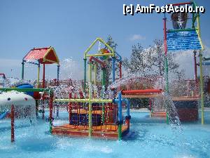 [P21] Aqua Park - piscina pentru copii » foto by llia
 - 
<span class="allrVoted glyphicon glyphicon-heart hidden" id="av369301"></span>
<a class="m-l-10 hidden" id="sv369301" onclick="voting_Foto_DelVot(,369301,9343)" role="button">șterge vot <span class="glyphicon glyphicon-remove"></span></a>
<a id="v9369301" class=" c-red"  onclick="voting_Foto_SetVot(369301)" role="button"><span class="glyphicon glyphicon-heart-empty"></span> <b>LIKE</b> = Votează poza</a> <img class="hidden"  id="f369301W9" src="/imagini/loader.gif" border="0" /><span class="AjErrMes hidden" id="e369301ErM"></span>