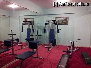 [P26] Hotel Grand Cinar Kutahya - câteva dintre aparatele cu care este dotată sala de fitness. Nu vă îmbulziți că nici eu nu am făcut-o. Am remarcat tablourile frumoase de pe pereți » foto by nicole33
 - 
<span class="allrVoted glyphicon glyphicon-heart hidden" id="av386599"></span>
<a class="m-l-10 hidden" id="sv386599" onclick="voting_Foto_DelVot(,386599,9368)" role="button">șterge vot <span class="glyphicon glyphicon-remove"></span></a>
<a id="v9386599" class=" c-red"  onclick="voting_Foto_SetVot(386599)" role="button"><span class="glyphicon glyphicon-heart-empty"></span> <b>LIKE</b> = Votează poza</a> <img class="hidden"  id="f386599W9" src="/imagini/loader.gif" border="0" /><span class="AjErrMes hidden" id="e386599ErM"></span>