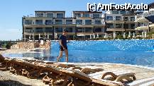 [P02] Piscina hotelului, intr-un moment de ragaz » foto by simona man
 - 
<span class="allrVoted glyphicon glyphicon-heart hidden" id="av335223"></span>
<a class="m-l-10 hidden" id="sv335223" onclick="voting_Foto_DelVot(,335223,9375)" role="button">șterge vot <span class="glyphicon glyphicon-remove"></span></a>
<a id="v9335223" class=" c-red"  onclick="voting_Foto_SetVot(335223)" role="button"><span class="glyphicon glyphicon-heart-empty"></span> <b>LIKE</b> = Votează poza</a> <img class="hidden"  id="f335223W9" src="/imagini/loader.gif" border="0" /><span class="AjErrMes hidden" id="e335223ErM"></span>