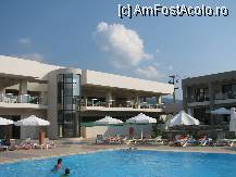 [P08] Una din piscine, iar pe fundal se vede corpul principal al resortului, cu receptia si restaurantul principal » foto by mihaistoica
 - 
<span class="allrVoted glyphicon glyphicon-heart hidden" id="av223767"></span>
<a class="m-l-10 hidden" id="sv223767" onclick="voting_Foto_DelVot(,223767,9399)" role="button">șterge vot <span class="glyphicon glyphicon-remove"></span></a>
<a id="v9223767" class=" c-red"  onclick="voting_Foto_SetVot(223767)" role="button"><span class="glyphicon glyphicon-heart-empty"></span> <b>LIKE</b> = Votează poza</a> <img class="hidden"  id="f223767W9" src="/imagini/loader.gif" border="0" /><span class="AjErrMes hidden" id="e223767ErM"></span>