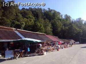 [P11] Suveniruri în parcare, Moneasa, după colț de crâșma Intim » foto by Mioritik
 - 
<span class="allrVoted glyphicon glyphicon-heart hidden" id="av1291555"></span>
<a class="m-l-10 hidden" id="sv1291555" onclick="voting_Foto_DelVot(,1291555,9475)" role="button">șterge vot <span class="glyphicon glyphicon-remove"></span></a>
<a id="v91291555" class=" c-red"  onclick="voting_Foto_SetVot(1291555)" role="button"><span class="glyphicon glyphicon-heart-empty"></span> <b>LIKE</b> = Votează poza</a> <img class="hidden"  id="f1291555W9" src="/imagini/loader.gif" border="0" /><span class="AjErrMes hidden" id="e1291555ErM"></span>