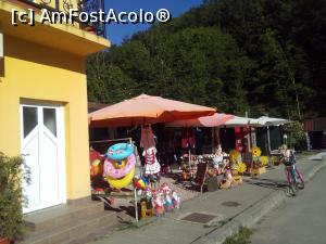 [P07] Suveniruri în parcare, Moneasa, după colț de crâșma Intim » foto by Mioritik
 - 
<span class="allrVoted glyphicon glyphicon-heart hidden" id="av1291551"></span>
<a class="m-l-10 hidden" id="sv1291551" onclick="voting_Foto_DelVot(,1291551,9475)" role="button">șterge vot <span class="glyphicon glyphicon-remove"></span></a>
<a id="v91291551" class=" c-red"  onclick="voting_Foto_SetVot(1291551)" role="button"><span class="glyphicon glyphicon-heart-empty"></span> <b>LIKE</b> = Votează poza</a> <img class="hidden"  id="f1291551W9" src="/imagini/loader.gif" border="0" /><span class="AjErrMes hidden" id="e1291551ErM"></span>