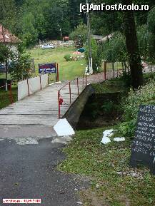 [P03] Vatra Haiducilor Moneasa - pentru a ajunge la restaurant se trece peste un parau. » foto by creivean
 - 
<span class="allrVoted glyphicon glyphicon-heart hidden" id="av108754"></span>
<a class="m-l-10 hidden" id="sv108754" onclick="voting_Foto_DelVot(,108754,9475)" role="button">șterge vot <span class="glyphicon glyphicon-remove"></span></a>
<a id="v9108754" class=" c-red"  onclick="voting_Foto_SetVot(108754)" role="button"><span class="glyphicon glyphicon-heart-empty"></span> <b>LIKE</b> = Votează poza</a> <img class="hidden"  id="f108754W9" src="/imagini/loader.gif" border="0" /><span class="AjErrMes hidden" id="e108754ErM"></span>