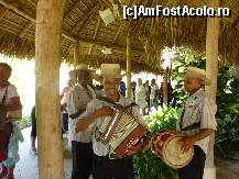 [P20] Concert de ramas bun in aeroport. » foto by graclari
 - 
<span class="allrVoted glyphicon glyphicon-heart hidden" id="av306171"></span>
<a class="m-l-10 hidden" id="sv306171" onclick="voting_Foto_DelVot(,306171,9476)" role="button">șterge vot <span class="glyphicon glyphicon-remove"></span></a>
<a id="v9306171" class=" c-red"  onclick="voting_Foto_SetVot(306171)" role="button"><span class="glyphicon glyphicon-heart-empty"></span> <b>LIKE</b> = Votează poza</a> <img class="hidden"  id="f306171W9" src="/imagini/loader.gif" border="0" /><span class="AjErrMes hidden" id="e306171ErM"></span>