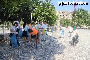 [P03] In fata la Aspendos-mintika (actiunea de curatire a zonei)  » foto by GabrielaG
 - 
<span class="allrVoted glyphicon glyphicon-heart hidden" id="av682889"></span>
<a class="m-l-10 hidden" id="sv682889" onclick="voting_Foto_DelVot(,682889,9503)" role="button">șterge vot <span class="glyphicon glyphicon-remove"></span></a>
<a id="v9682889" class=" c-red"  onclick="voting_Foto_SetVot(682889)" role="button"><span class="glyphicon glyphicon-heart-empty"></span> <b>LIKE</b> = Votează poza</a> <img class="hidden"  id="f682889W9" src="/imagini/loader.gif" border="0" /><span class="AjErrMes hidden" id="e682889ErM"></span>