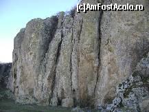 [P14] Perete calcaros, la Cheile Dobrogei (foto Neptunus). Relief carstic masiv - prezenta aproape incredibila intr-un podis a carui altitudine medie nu depaseste 150 m... » foto by Neptunus
 - 
<span class="allrVoted glyphicon glyphicon-heart hidden" id="av321004"></span>
<a class="m-l-10 hidden" id="sv321004" onclick="voting_Foto_DelVot(,321004,9542)" role="button">șterge vot <span class="glyphicon glyphicon-remove"></span></a>
<a id="v9321004" class=" c-red"  onclick="voting_Foto_SetVot(321004)" role="button"><span class="glyphicon glyphicon-heart-empty"></span> <b>LIKE</b> = Votează poza</a> <img class="hidden"  id="f321004W9" src="/imagini/loader.gif" border="0" /><span class="AjErrMes hidden" id="e321004ErM"></span>