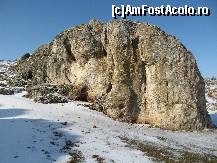 [P07] Un bloc calcaros imens... Raportat la altitudinea medie de 150-200 m a Podişului Casimcei, acesta e un veritabil monstru... Da! Este un bloc format din calcarele coralilor ce au populat aici mările tropicale de acum 180 milioane ani!...  » foto by Neptunus
 - 
<span class="allrVoted glyphicon glyphicon-heart hidden" id="av471099"></span>
<a class="m-l-10 hidden" id="sv471099" onclick="voting_Foto_DelVot(,471099,9542)" role="button">șterge vot <span class="glyphicon glyphicon-remove"></span></a>
<a id="v9471099" class=" c-red"  onclick="voting_Foto_SetVot(471099)" role="button"><span class="glyphicon glyphicon-heart-empty"></span> <b>LIKE</b> = Votează poza</a> <img class="hidden"  id="f471099W9" src="/imagini/loader.gif" border="0" /><span class="AjErrMes hidden" id="e471099ErM"></span>