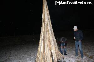 [P30] Se incearca si aprinderea focului de tabara...  » foto by DOINITA
 - 
<span class="allrVoted glyphicon glyphicon-heart hidden" id="av704491"></span>
<a class="m-l-10 hidden" id="sv704491" onclick="voting_Foto_DelVot(,704491,9601)" role="button">șterge vot <span class="glyphicon glyphicon-remove"></span></a>
<a id="v9704491" class=" c-red"  onclick="voting_Foto_SetVot(704491)" role="button"><span class="glyphicon glyphicon-heart-empty"></span> <b>LIKE</b> = Votează poza</a> <img class="hidden"  id="f704491W9" src="/imagini/loader.gif" border="0" /><span class="AjErrMes hidden" id="e704491ErM"></span>