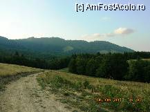 [P07] De pe drumul spre Lacul Cuiejdel - de pe cumpăna apelor în sensul se mers spre lac. Valea Cuiejdiului este acum în spate. » foto by Qvadratvus
 - 
<span class="allrVoted glyphicon glyphicon-heart hidden" id="av238187"></span>
<a class="m-l-10 hidden" id="sv238187" onclick="voting_Foto_DelVot(,238187,9631)" role="button">șterge vot <span class="glyphicon glyphicon-remove"></span></a>
<a id="v9238187" class=" c-red"  onclick="voting_Foto_SetVot(238187)" role="button"><span class="glyphicon glyphicon-heart-empty"></span> <b>LIKE</b> = Votează poza</a> <img class="hidden"  id="f238187W9" src="/imagini/loader.gif" border="0" /><span class="AjErrMes hidden" id="e238187ErM"></span>