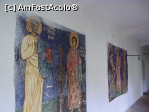 [P21] Picturi religioase pe zidurile galeriilor care adăpostesc chiliile monahilor.  » foto by Carmen Ion
 - 
<span class="allrVoted glyphicon glyphicon-heart hidden" id="av740817"></span>
<a class="m-l-10 hidden" id="sv740817" onclick="voting_Foto_DelVot(,740817,9639)" role="button">șterge vot <span class="glyphicon glyphicon-remove"></span></a>
<a id="v9740817" class=" c-red"  onclick="voting_Foto_SetVot(740817)" role="button"><span class="glyphicon glyphicon-heart-empty"></span> <b>LIKE</b> = Votează poza</a> <img class="hidden"  id="f740817W9" src="/imagini/loader.gif" border="0" /><span class="AjErrMes hidden" id="e740817ErM"></span>