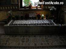 [P07] Manastirea Tismana, mormantul Sf. Nicodim, intemeietorul sau » foto by ancamariagadea*
 - 
<span class="allrVoted glyphicon glyphicon-heart hidden" id="av78084"></span>
<a class="m-l-10 hidden" id="sv78084" onclick="voting_Foto_DelVot(,78084,9654)" role="button">șterge vot <span class="glyphicon glyphicon-remove"></span></a>
<a id="v978084" class=" c-red"  onclick="voting_Foto_SetVot(78084)" role="button"><span class="glyphicon glyphicon-heart-empty"></span> <b>LIKE</b> = Votează poza</a> <img class="hidden"  id="f78084W9" src="/imagini/loader.gif" border="0" /><span class="AjErrMes hidden" id="e78084ErM"></span>