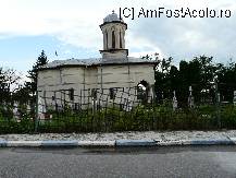 [P13] Prima Biserica a manastiri, Sfanta Treime si cimitirul » foto by dannek
 - 
<span class="allrVoted glyphicon glyphicon-heart hidden" id="av111566"></span>
<a class="m-l-10 hidden" id="sv111566" onclick="voting_Foto_DelVot(,111566,9671)" role="button">șterge vot <span class="glyphicon glyphicon-remove"></span></a>
<a id="v9111566" class=" c-red"  onclick="voting_Foto_SetVot(111566)" role="button"><span class="glyphicon glyphicon-heart-empty"></span> <b>LIKE</b> = Votează poza</a> <img class="hidden"  id="f111566W9" src="/imagini/loader.gif" border="0" /><span class="AjErrMes hidden" id="e111566ErM"></span>