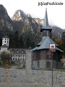 [P04] Biserica mica din curtea Manastirii Caraiman » foto by silvia tudoran
 - 
<span class="allrVoted glyphicon glyphicon-heart hidden" id="av273052"></span>
<a class="m-l-10 hidden" id="sv273052" onclick="voting_Foto_DelVot(,273052,9680)" role="button">șterge vot <span class="glyphicon glyphicon-remove"></span></a>
<a id="v9273052" class=" c-red"  onclick="voting_Foto_SetVot(273052)" role="button"><span class="glyphicon glyphicon-heart-empty"></span> <b>LIKE</b> = Votează poza</a> <img class="hidden"  id="f273052W9" src="/imagini/loader.gif" border="0" /><span class="AjErrMes hidden" id="e273052ErM"></span>