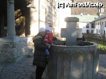 [P05] Manastirea Cozia - fantana plina de banuti » foto by viviv
 - 
<span class="allrVoted glyphicon glyphicon-heart hidden" id="av196441"></span>
<a class="m-l-10 hidden" id="sv196441" onclick="voting_Foto_DelVot(,196441,9713)" role="button">șterge vot <span class="glyphicon glyphicon-remove"></span></a>
<a id="v9196441" class=" c-red"  onclick="voting_Foto_SetVot(196441)" role="button"><span class="glyphicon glyphicon-heart-empty"></span> <b>LIKE</b> = Votează poza</a> <img class="hidden"  id="f196441W9" src="/imagini/loader.gif" border="0" /><span class="AjErrMes hidden" id="e196441ErM"></span>