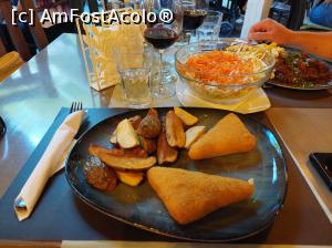 [P21] Cașacaval pane cu cartofi wedges. » foto by maryka
 - 
<span class="allrVoted glyphicon glyphicon-heart hidden" id="av1302490"></span>
<a class="m-l-10 hidden" id="sv1302490" onclick="voting_Foto_DelVot(,1302490,9747)" role="button">șterge vot <span class="glyphicon glyphicon-remove"></span></a>
<a id="v91302490" class=" c-red"  onclick="voting_Foto_SetVot(1302490)" role="button"><span class="glyphicon glyphicon-heart-empty"></span> <b>LIKE</b> = Votează poza</a> <img class="hidden"  id="f1302490W9" src="/imagini/loader.gif" border="0" /><span class="AjErrMes hidden" id="e1302490ErM"></span>