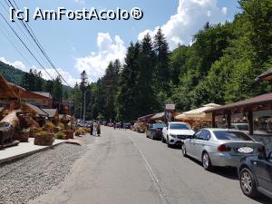 [P03] Am mers la ”Cascada” pentru a mânca. Pe partea dreaptă a drumului se află Restaurantul ”Cascada” și pe stânga este Terasa ”Cascada”.  » foto by Floryn81
 - 
<span class="allrVoted glyphicon glyphicon-heart hidden" id="av1091236"></span>
<a class="m-l-10 hidden" id="sv1091236" onclick="voting_Foto_DelVot(,1091236,9750)" role="button">șterge vot <span class="glyphicon glyphicon-remove"></span></a>
<a id="v91091236" class=" c-red"  onclick="voting_Foto_SetVot(1091236)" role="button"><span class="glyphicon glyphicon-heart-empty"></span> <b>LIKE</b> = Votează poza</a> <img class="hidden"  id="f1091236W9" src="/imagini/loader.gif" border="0" /><span class="AjErrMes hidden" id="e1091236ErM"></span>