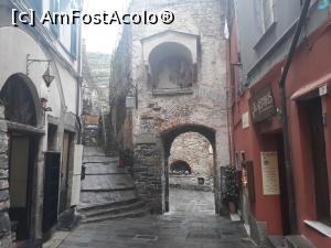 [P31] Portovenere - ieșim din oraș tot pe poarta pe care am intrat. În stânga se văd scările către Traseul Nr. 1 sau Sentiero l’infinito care leagă Portovenere de Levanto.  » foto by Aurici
 - 
<span class="allrVoted glyphicon glyphicon-heart hidden" id="av977667"></span>
<a class="m-l-10 hidden" id="sv977667" onclick="voting_Foto_DelVot(,977667,9802)" role="button">șterge vot <span class="glyphicon glyphicon-remove"></span></a>
<a id="v9977667" class=" c-red"  onclick="voting_Foto_SetVot(977667)" role="button"><span class="glyphicon glyphicon-heart-empty"></span> <b>LIKE</b> = Votează poza</a> <img class="hidden"  id="f977667W9" src="/imagini/loader.gif" border="0" /><span class="AjErrMes hidden" id="e977667ErM"></span>