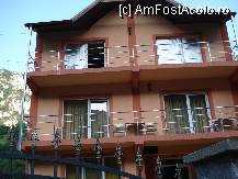 [P03] Vila Ana, vedere din fata » foto by laurentiu.c
 - 
<span class="allrVoted glyphicon glyphicon-heart hidden" id="av241222"></span>
<a class="m-l-10 hidden" id="sv241222" onclick="voting_Foto_DelVot(,241222,9810)" role="button">șterge vot <span class="glyphicon glyphicon-remove"></span></a>
<a id="v9241222" class=" c-red"  onclick="voting_Foto_SetVot(241222)" role="button"><span class="glyphicon glyphicon-heart-empty"></span> <b>LIKE</b> = Votează poza</a> <img class="hidden"  id="f241222W9" src="/imagini/loader.gif" border="0" /><span class="AjErrMes hidden" id="e241222ErM"></span>