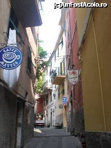 [P21] Strada pietonala in Corniglia,dar...vad si-o masina! » foto by georgiana
 - 
<span class="allrVoted glyphicon glyphicon-heart hidden" id="av244386"></span>
<a class="m-l-10 hidden" id="sv244386" onclick="voting_Foto_DelVot(,244386,9916)" role="button">șterge vot <span class="glyphicon glyphicon-remove"></span></a>
<a id="v9244386" class=" c-red"  onclick="voting_Foto_SetVot(244386)" role="button"><span class="glyphicon glyphicon-heart-empty"></span> <b>LIKE</b> = Votează poza</a> <img class="hidden"  id="f244386W9" src="/imagini/loader.gif" border="0" /><span class="AjErrMes hidden" id="e244386ErM"></span>