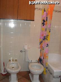 [P07] La Posada- cada si wc-ul » foto by georgiana
 - 
<span class="allrVoted glyphicon glyphicon-heart hidden" id="av244372"></span>
<a class="m-l-10 hidden" id="sv244372" onclick="voting_Foto_DelVot(,244372,9916)" role="button">șterge vot <span class="glyphicon glyphicon-remove"></span></a>
<a id="v9244372" class=" c-red"  onclick="voting_Foto_SetVot(244372)" role="button"><span class="glyphicon glyphicon-heart-empty"></span> <b>LIKE</b> = Votează poza</a> <img class="hidden"  id="f244372W9" src="/imagini/loader.gif" border="0" /><span class="AjErrMes hidden" id="e244372ErM"></span>