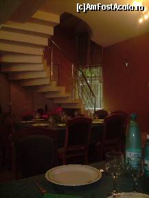 [P02] Scarile care duc spre partea de sus a restaurantului » foto by deliutza27
 - 
<span class="allrVoted glyphicon glyphicon-heart hidden" id="av125264"></span>
<a class="m-l-10 hidden" id="sv125264" onclick="voting_Foto_DelVot(,125264,9922)" role="button">șterge vot <span class="glyphicon glyphicon-remove"></span></a>
<a id="v9125264" class=" c-red"  onclick="voting_Foto_SetVot(125264)" role="button"><span class="glyphicon glyphicon-heart-empty"></span> <b>LIKE</b> = Votează poza</a> <img class="hidden"  id="f125264W9" src="/imagini/loader.gif" border="0" /><span class="AjErrMes hidden" id="e125264ErM"></span>