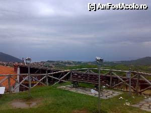 [P01] Curtea casei lui Aristotel, cu vederea spre nemarginire. Oare cine o fi fost pe acolo si a aruncat LANGA cos minunile civilizatiei moderne?  » foto by Albinoium
 - 
<span class="allrVoted glyphicon glyphicon-heart hidden" id="av436682"></span>
<a class="m-l-10 hidden" id="sv436682" onclick="voting_Foto_DelVot(,436682,9990)" role="button">șterge vot <span class="glyphicon glyphicon-remove"></span></a>
<a id="v9436682" class=" c-red"  onclick="voting_Foto_SetVot(436682)" role="button"><span class="glyphicon glyphicon-heart-empty"></span> <b>LIKE</b> = Votează poza</a> <img class="hidden"  id="f436682W9" src="/imagini/loader.gif" border="0" /><span class="AjErrMes hidden" id="e436682ErM"></span>