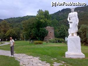 [P02] In prim plan (dreapta, bineinteles), Aristotel. Pe fundal, ruinele casei in care s-a nascut.  » foto by Albinoium
 - 
<span class="allrVoted glyphicon glyphicon-heart hidden" id="av436684"></span>
<a class="m-l-10 hidden" id="sv436684" onclick="voting_Foto_DelVot(,436684,9990)" role="button">șterge vot <span class="glyphicon glyphicon-remove"></span></a>
<a id="v9436684" class=" c-red"  onclick="voting_Foto_SetVot(436684)" role="button"><span class="glyphicon glyphicon-heart-empty"></span> <b>LIKE</b> = Votează poza</a> <img class="hidden"  id="f436684W9" src="/imagini/loader.gif" border="0" /><span class="AjErrMes hidden" id="e436684ErM"></span>