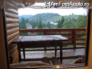 [P10] Privim încă o dată pe fereastră. Se observă o parte din balconul generos unde dimineață voi savura un ceai fierbinte.  » foto by Floryn81
 - 
<span class="allrVoted glyphicon glyphicon-heart hidden" id="av678882"></span>
<a class="m-l-10 hidden" id="sv678882" onclick="voting_Foto_DelVot(,678882,10028)" role="button">șterge vot <span class="glyphicon glyphicon-remove"></span></a>
<a id="v9678882" class=" c-red"  onclick="voting_Foto_SetVot(678882)" role="button"><span class="glyphicon glyphicon-heart-empty"></span> <b>LIKE</b> = Votează poza</a> <img class="hidden"  id="f678882W9" src="/imagini/loader.gif" border="0" /><span class="AjErrMes hidden" id="e678882ErM"></span>